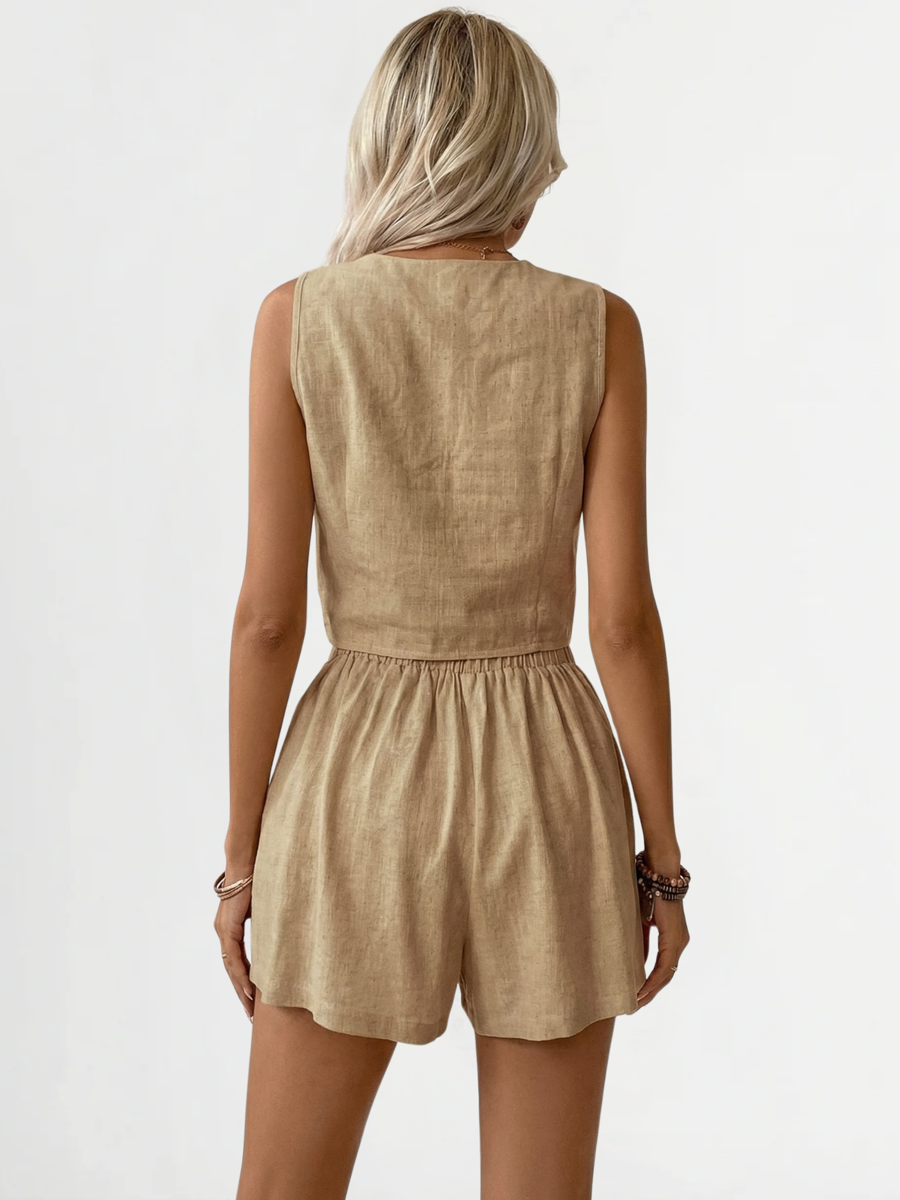 Buttoned vest and shorts set for women
