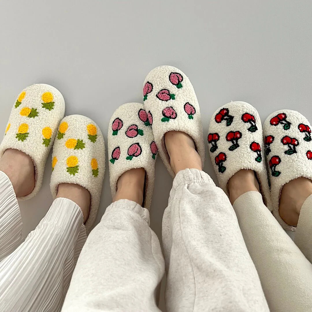 Chaussons d’hiver femme en peluche confortables antidérapants à motifs fruités
