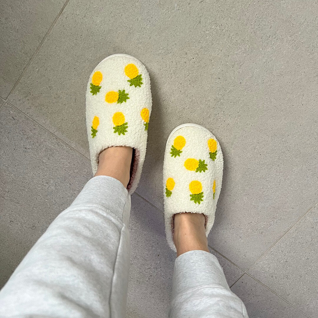 Chaussons d’hiver femme en peluche confortables antidérapants à motifs fruités