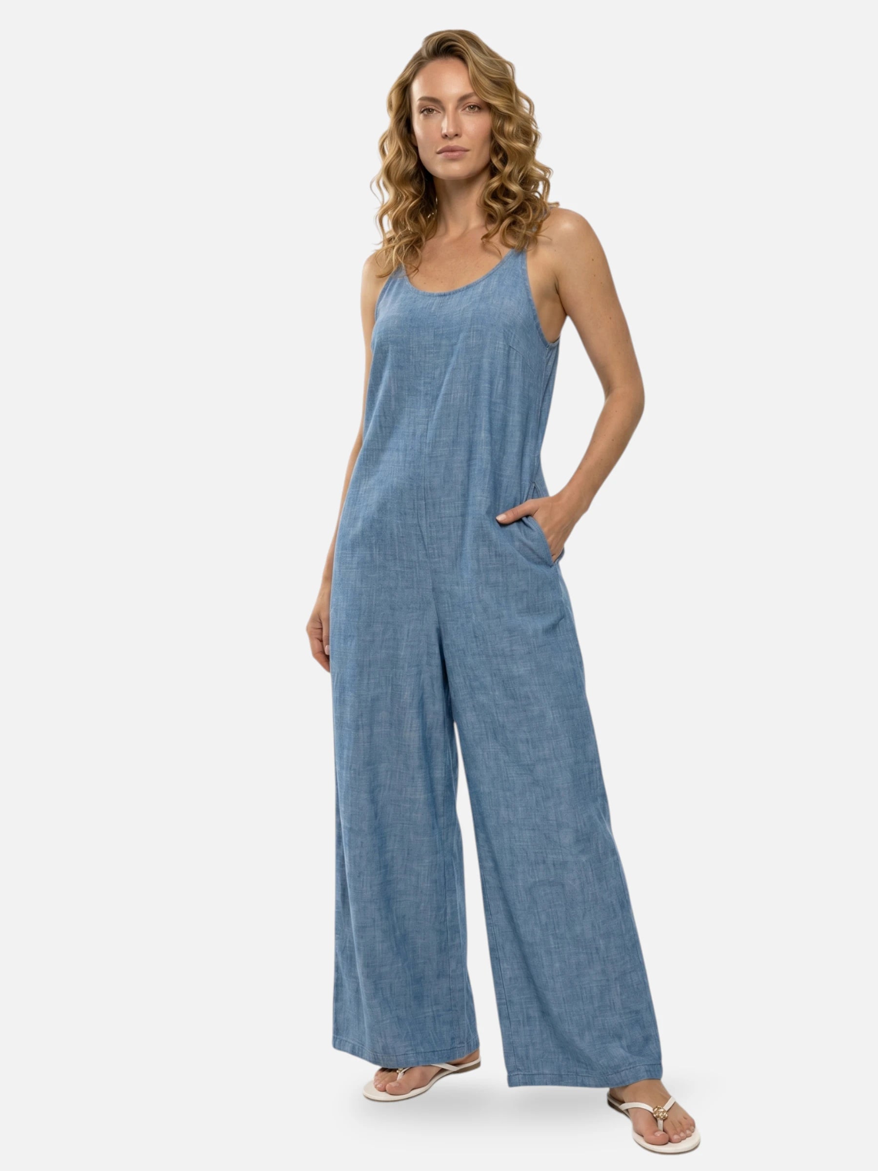 Flowy and lightweight women's jumpsuit with thin straps