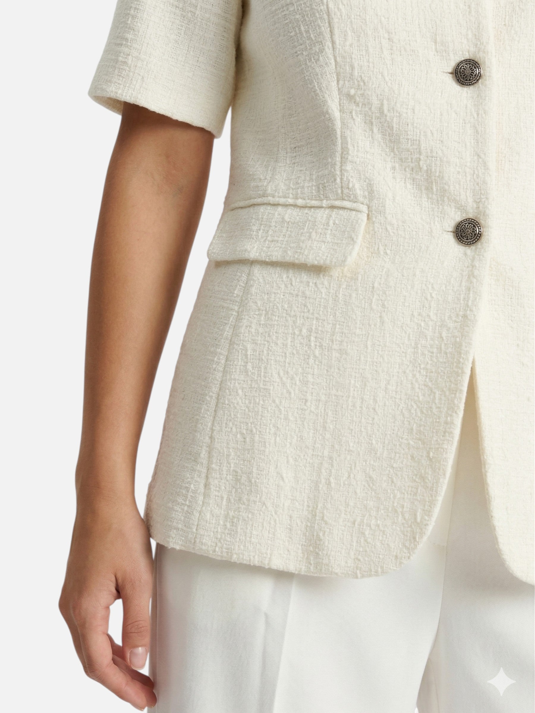 Textured short-sleeve buttoned women's blazer – chic and elegant
