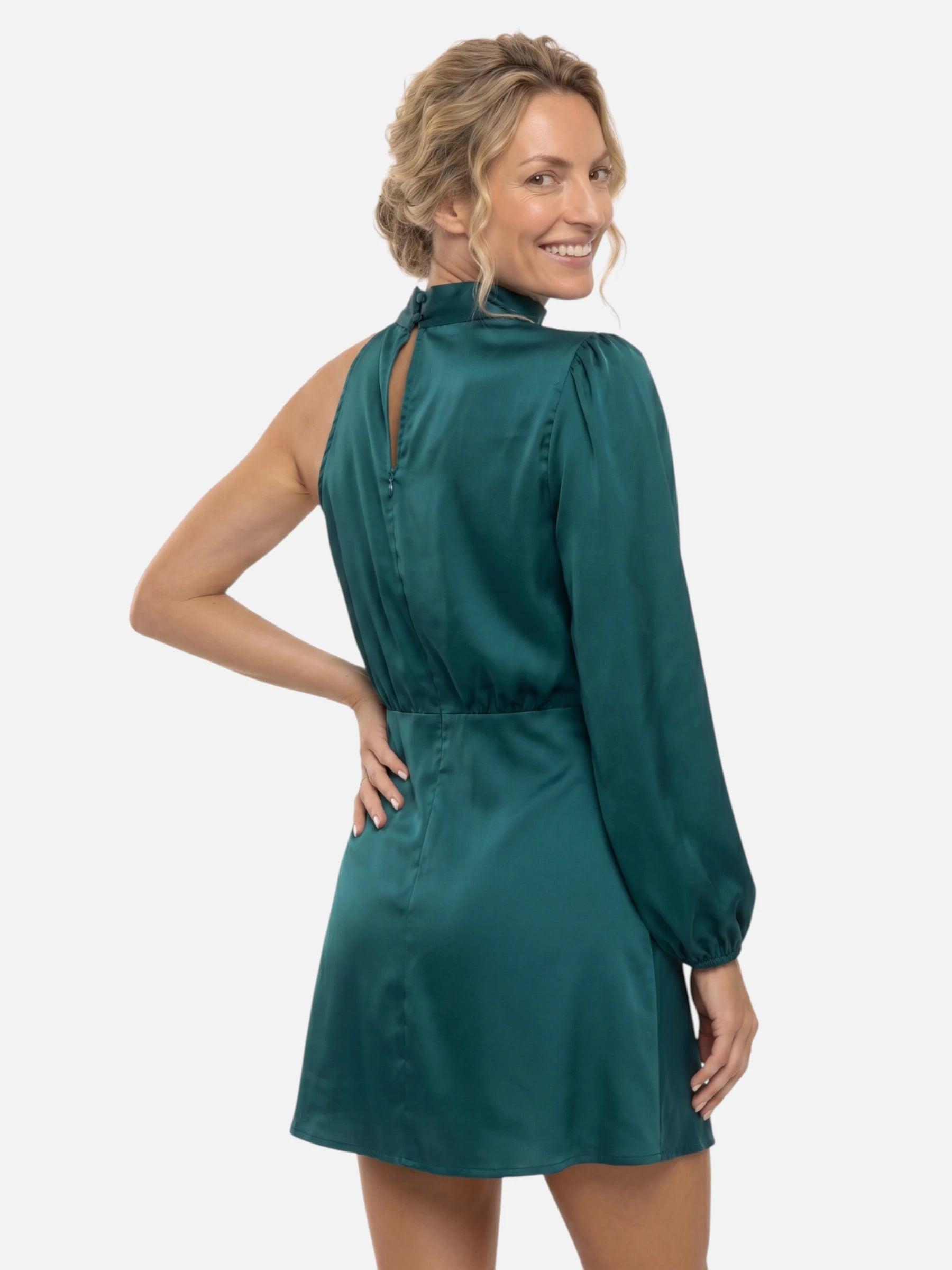 Robe mini satin col montant – coupe asymétrique et épaule dénudée