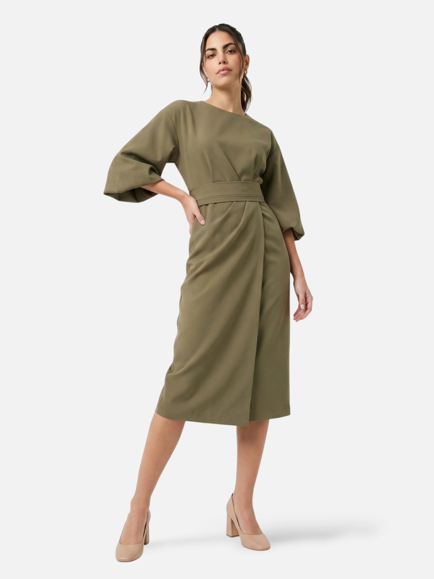 Robe midi ceinturée – manches kimono et jupe portefeuille