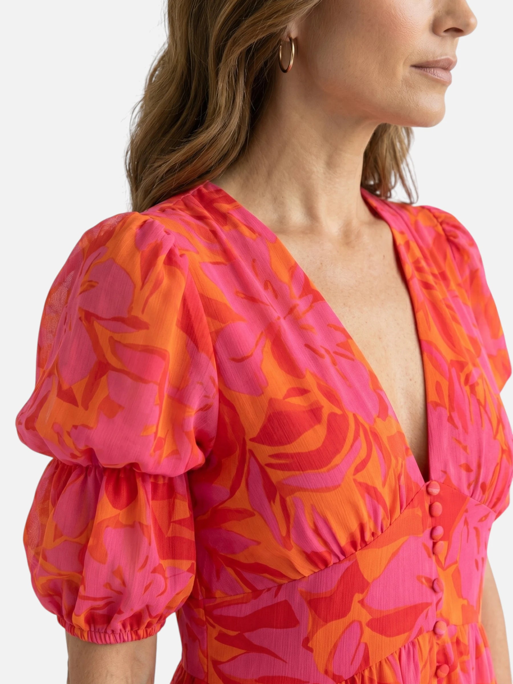 Robe longue rose et orange imprimé floral col en V et manches bouffantes