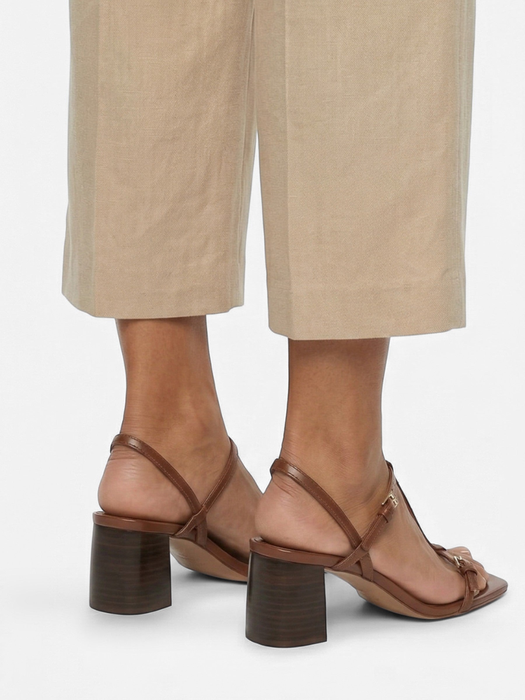 Elegant square-heeled sandals with thin straps and adjustable buckle for women