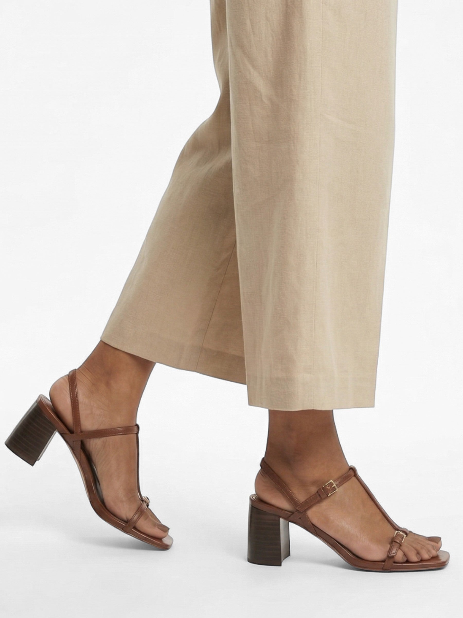 Elegant square-heeled sandals with thin straps and adjustable buckle for women