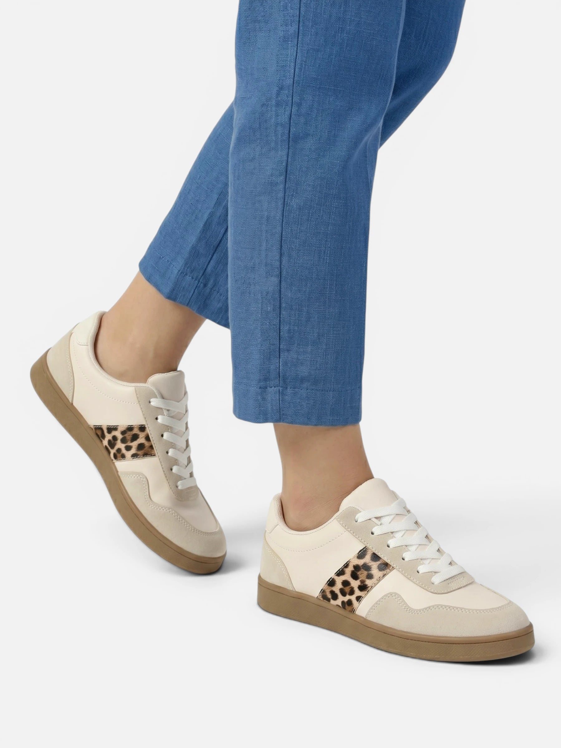 Women's retro-style sneakers with leopard stripe and rubber sole