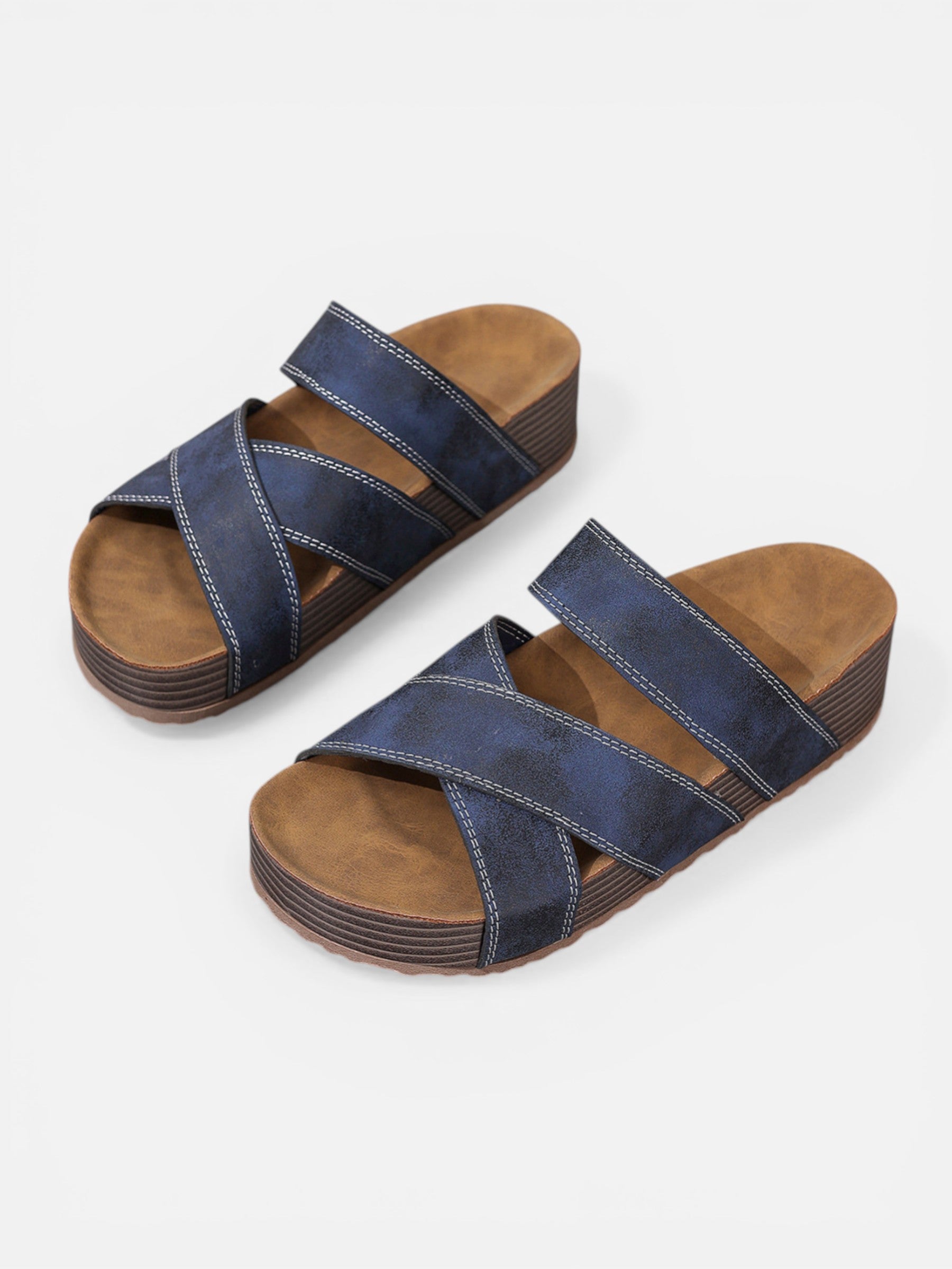 Comfortable wedge sandals for women with crossed straps and leather effect