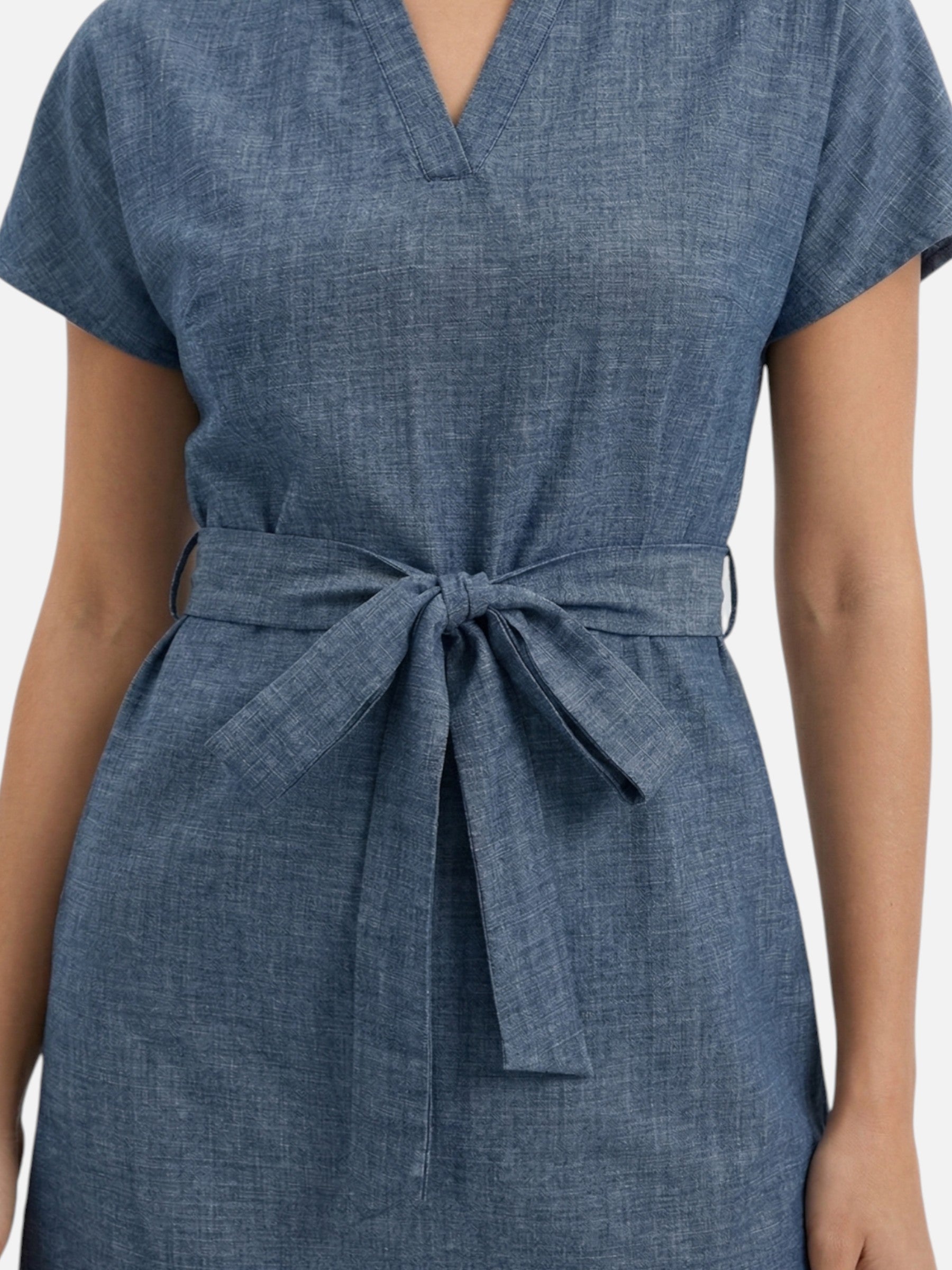Belted women's dress with elegant Tunisian collar