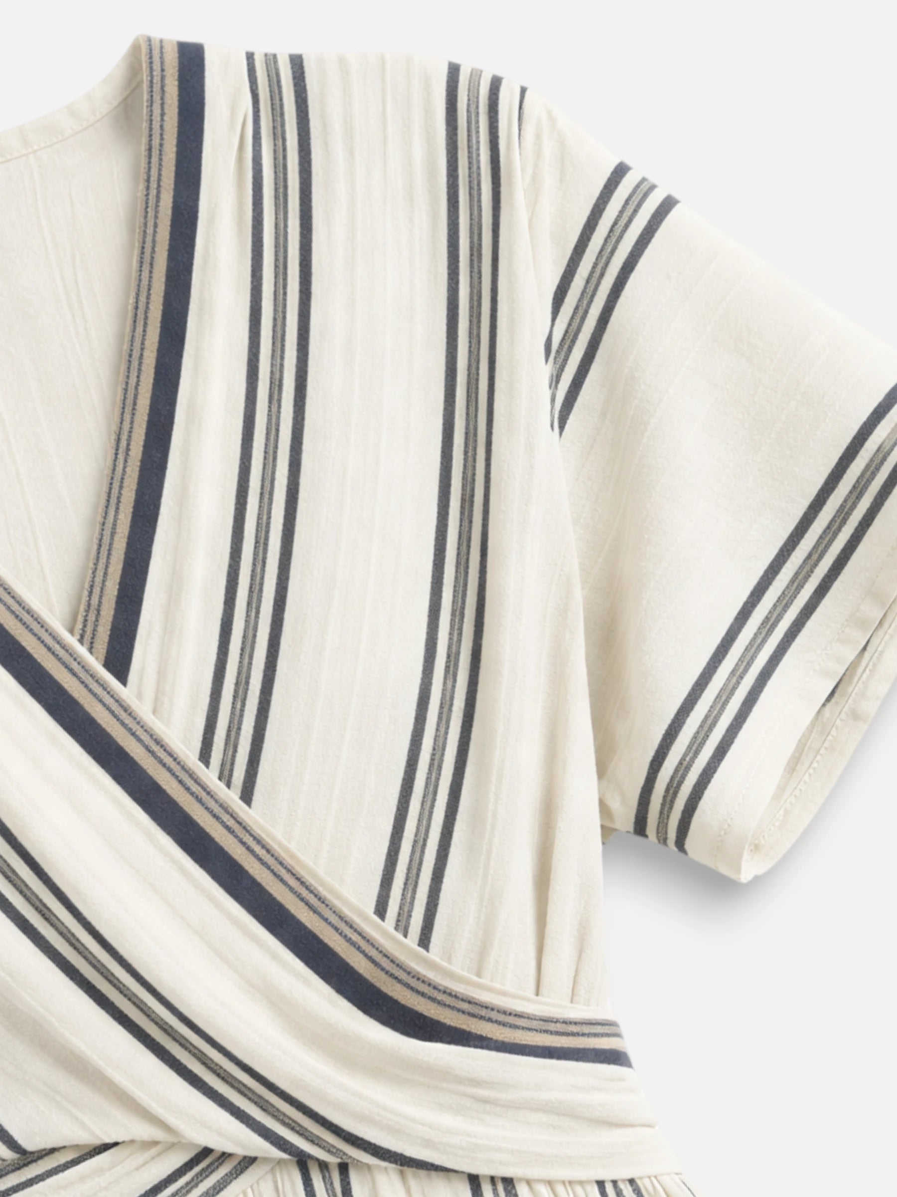 Robe longue portefeuille rayée à taille croisée élégante
