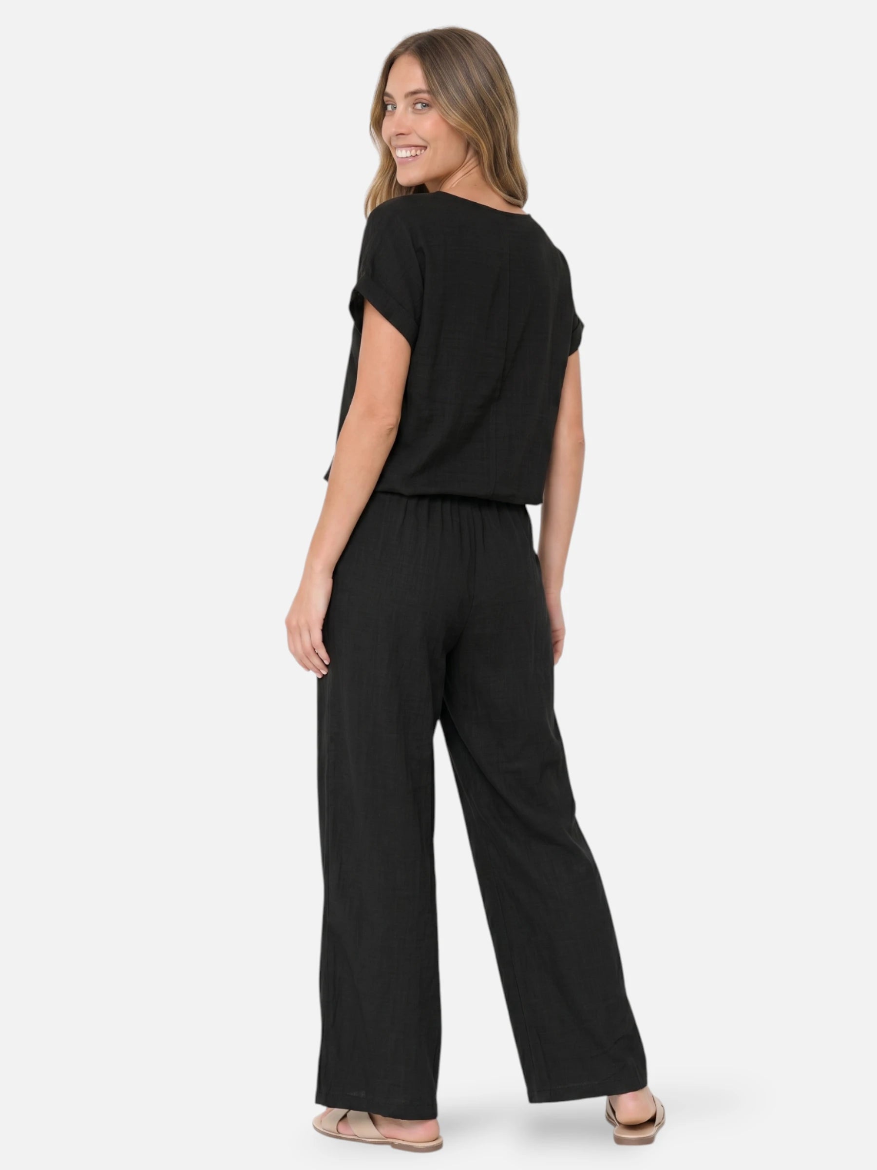 Light and elegant women's set with flowy pants