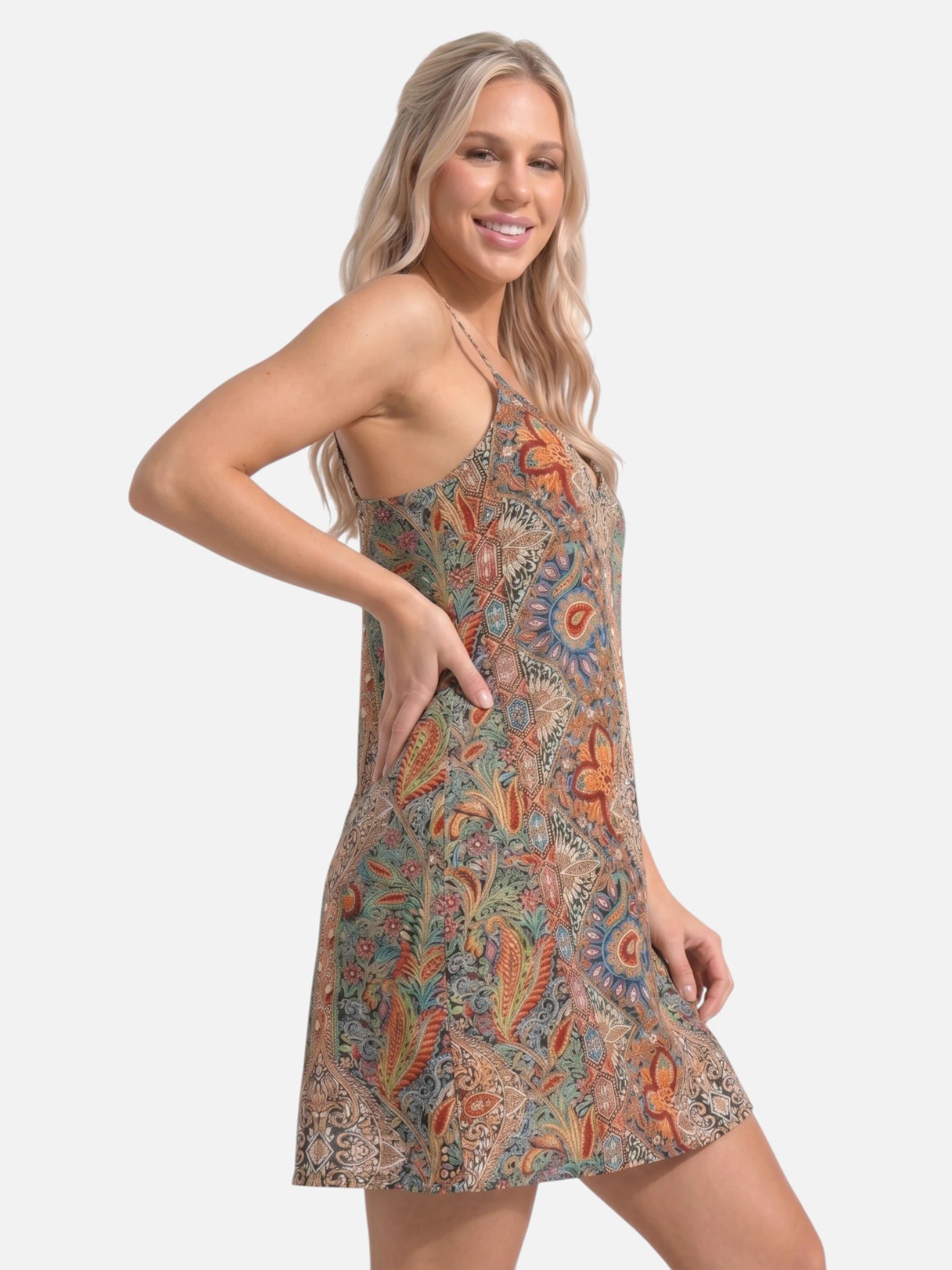 Robe courte à bretelles fines et imprimé paisley bohème