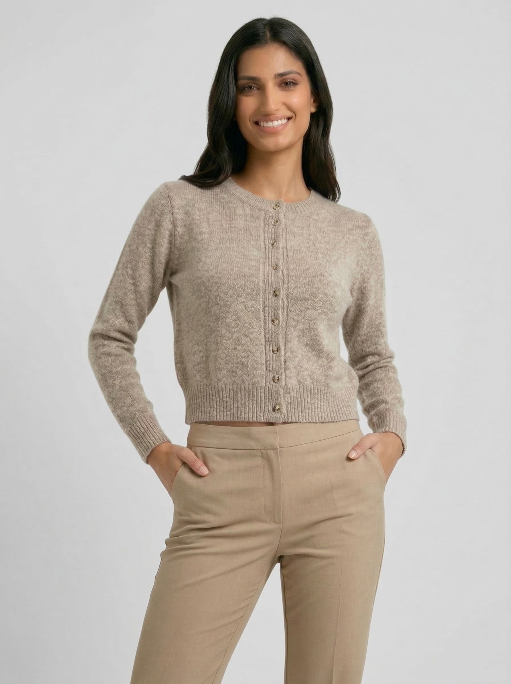 Gilet court boutonné maille douce coupe ajustée élégant pour femme