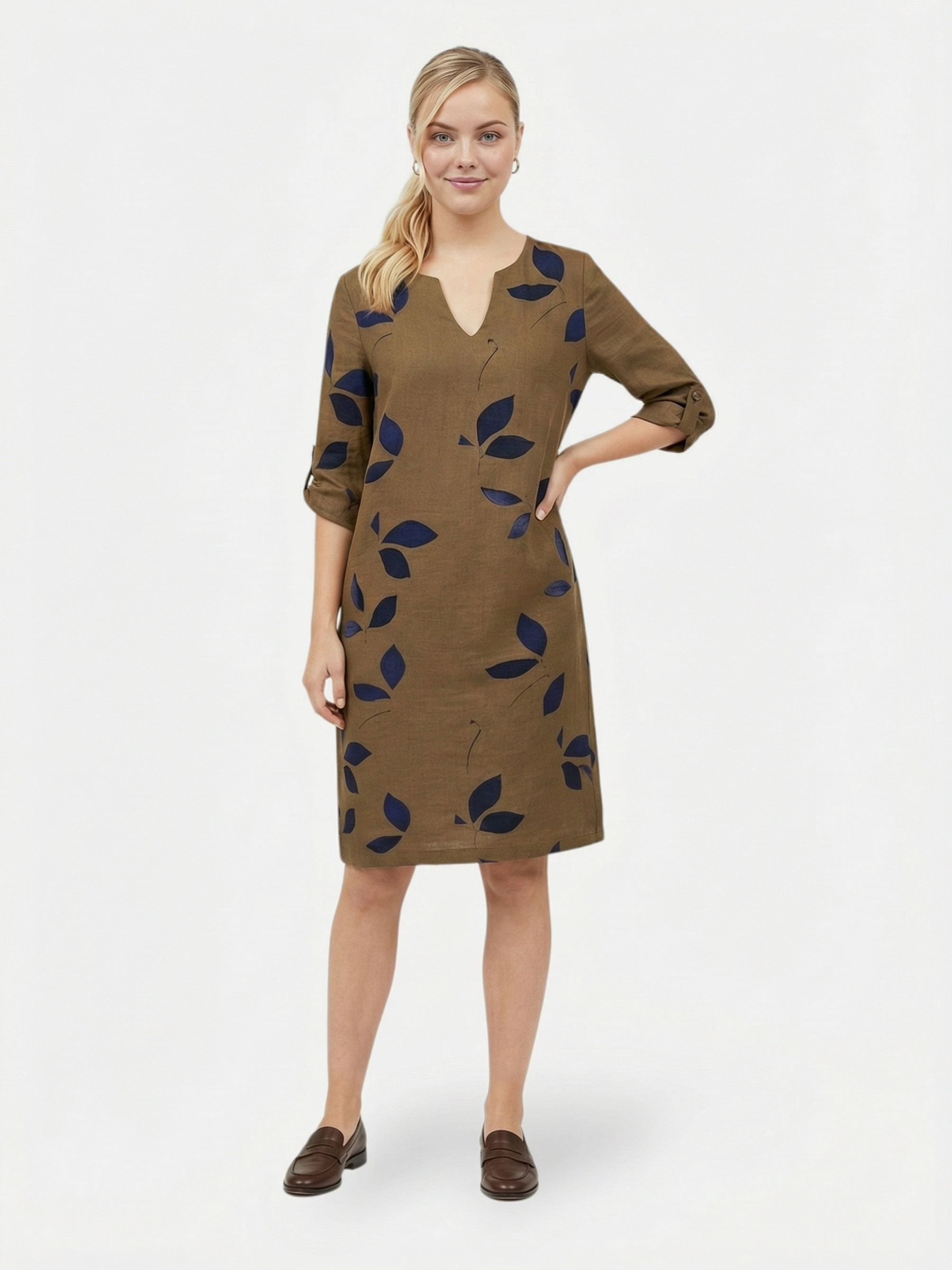Robe à col en V avec imprimé feuilles et manches retroussables pour femme