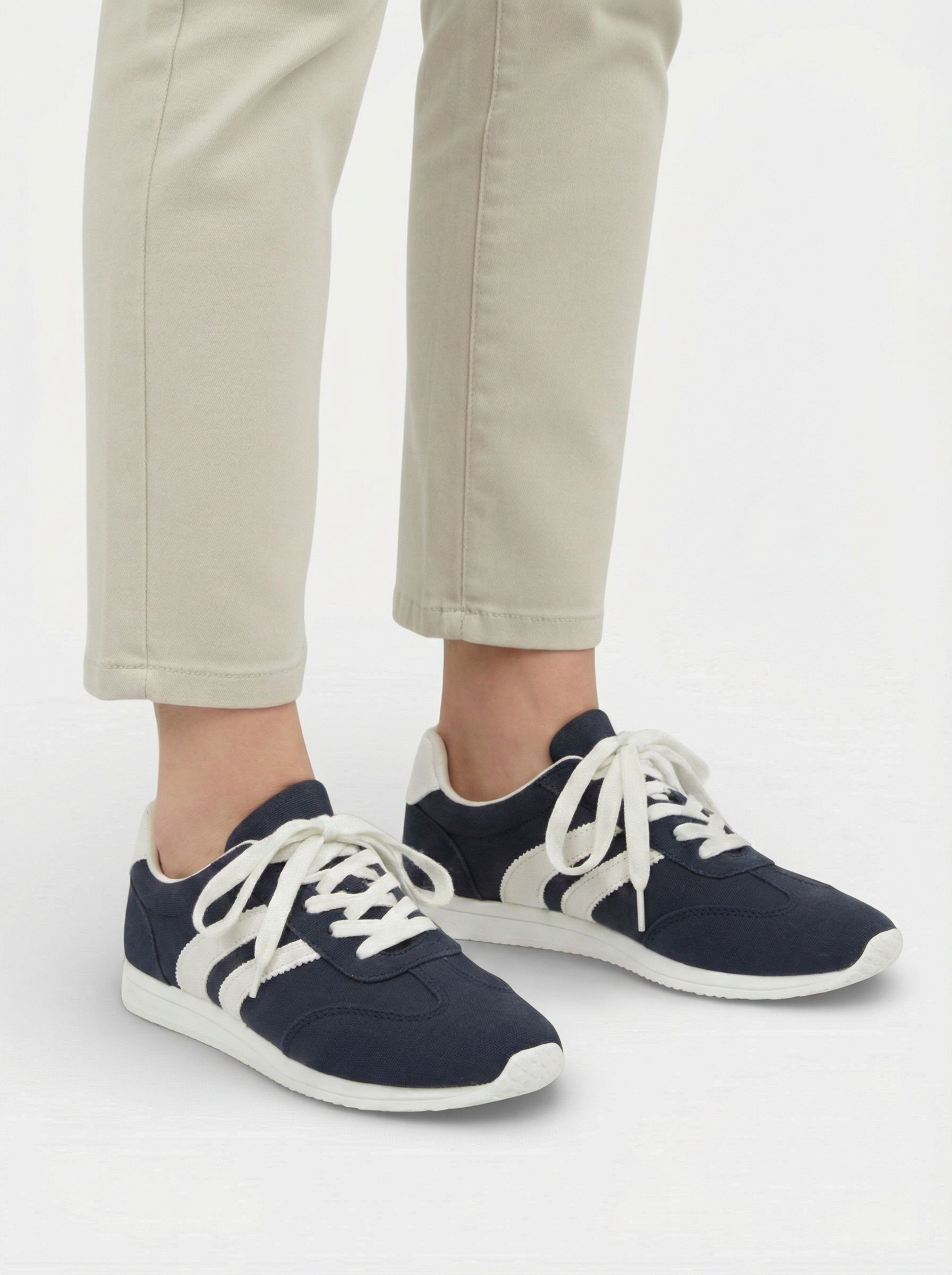 Zapatillas retro para mujer con cordones planos – Estilo casual