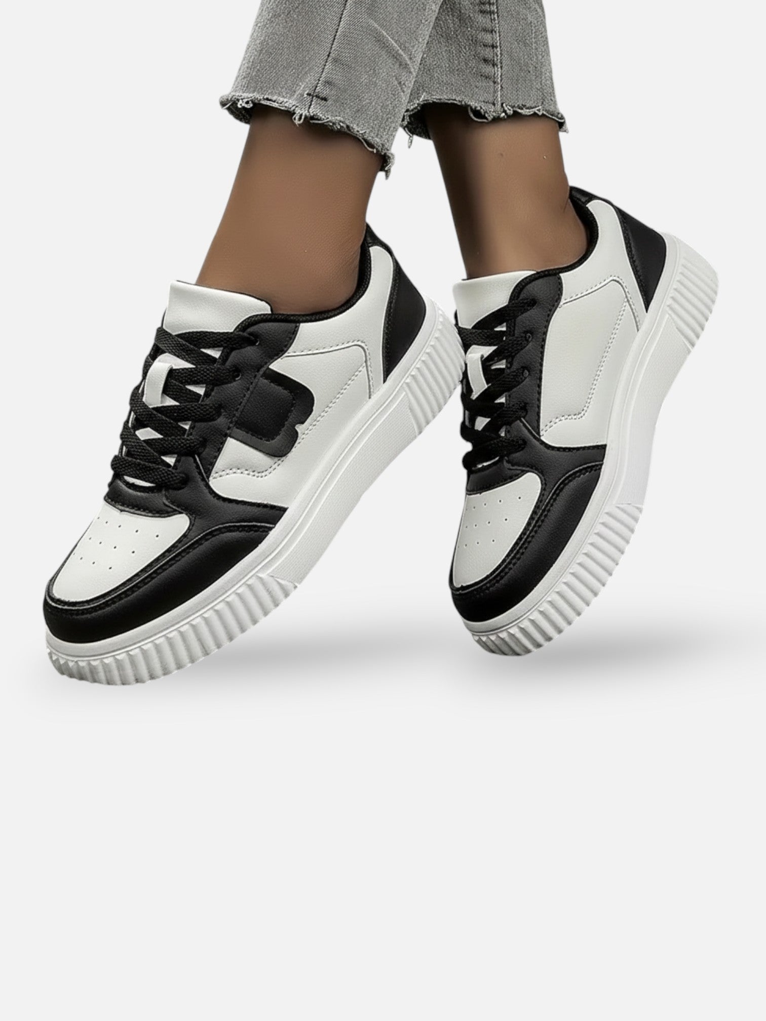 Baskets basses à lacets bout rond pour femme