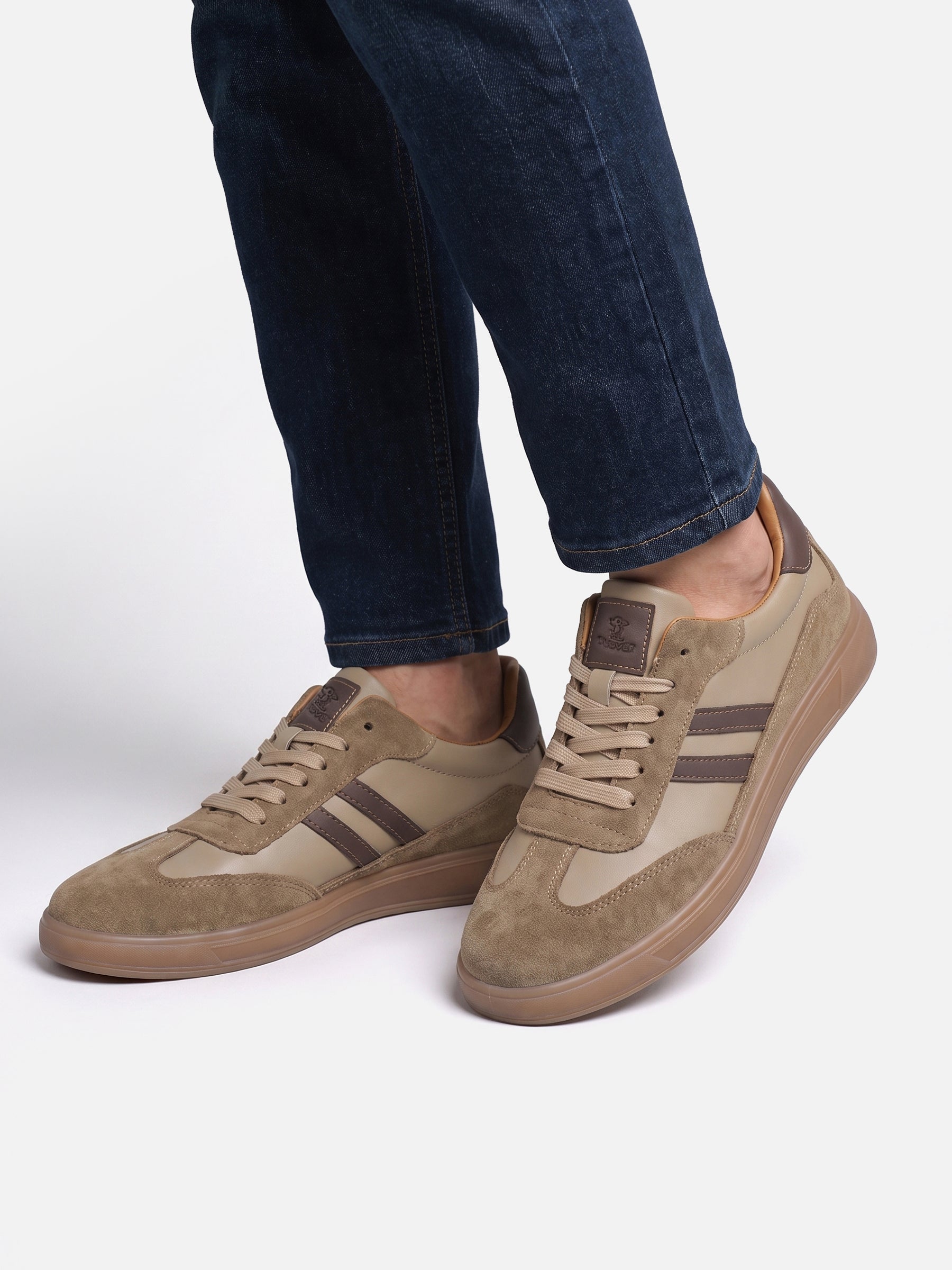 Baskets Homme en Cuir Rayées à Lacets