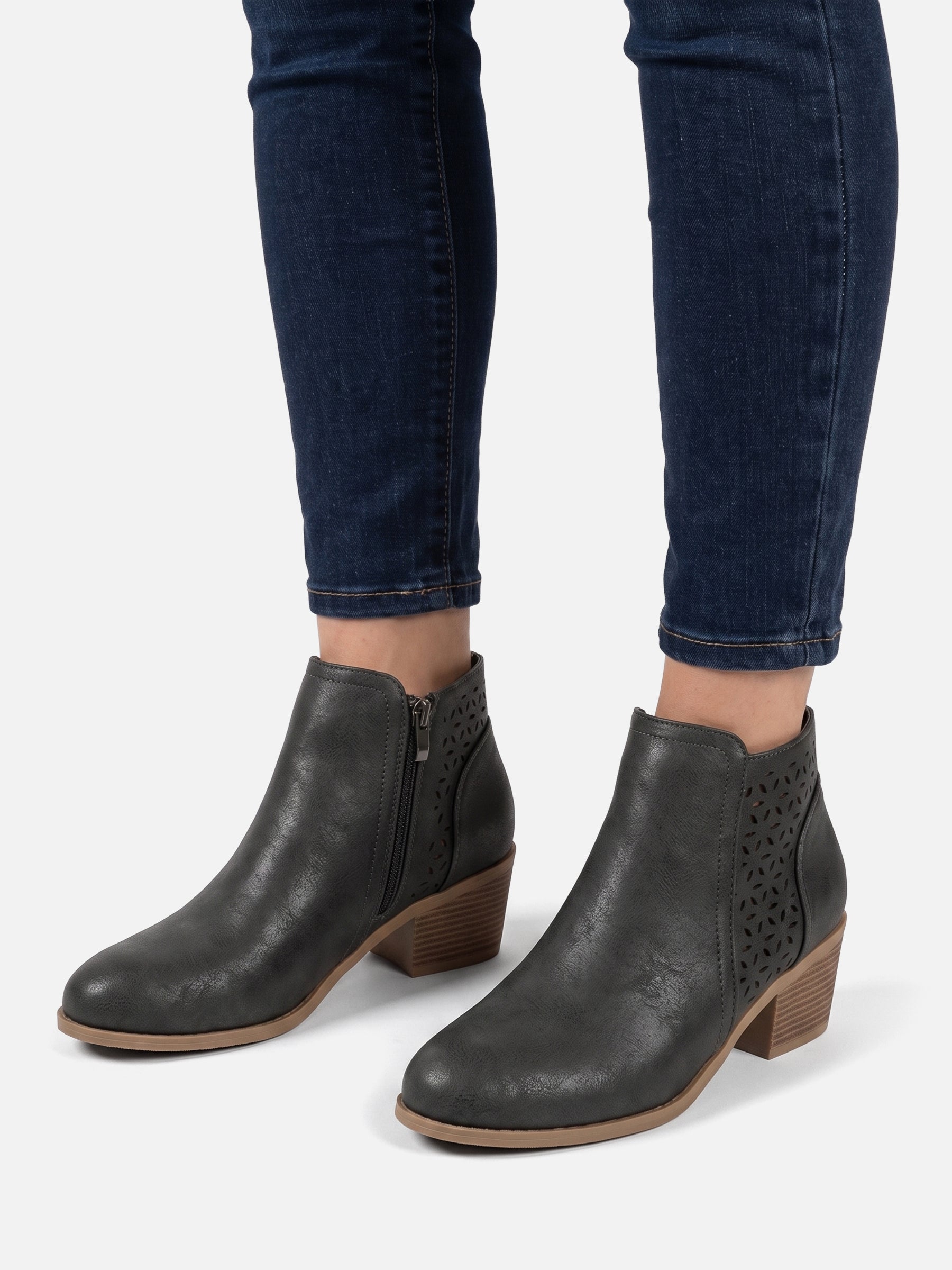 Bottines Femme Orthopédiques en Cuir Ajourées à Talon Carré