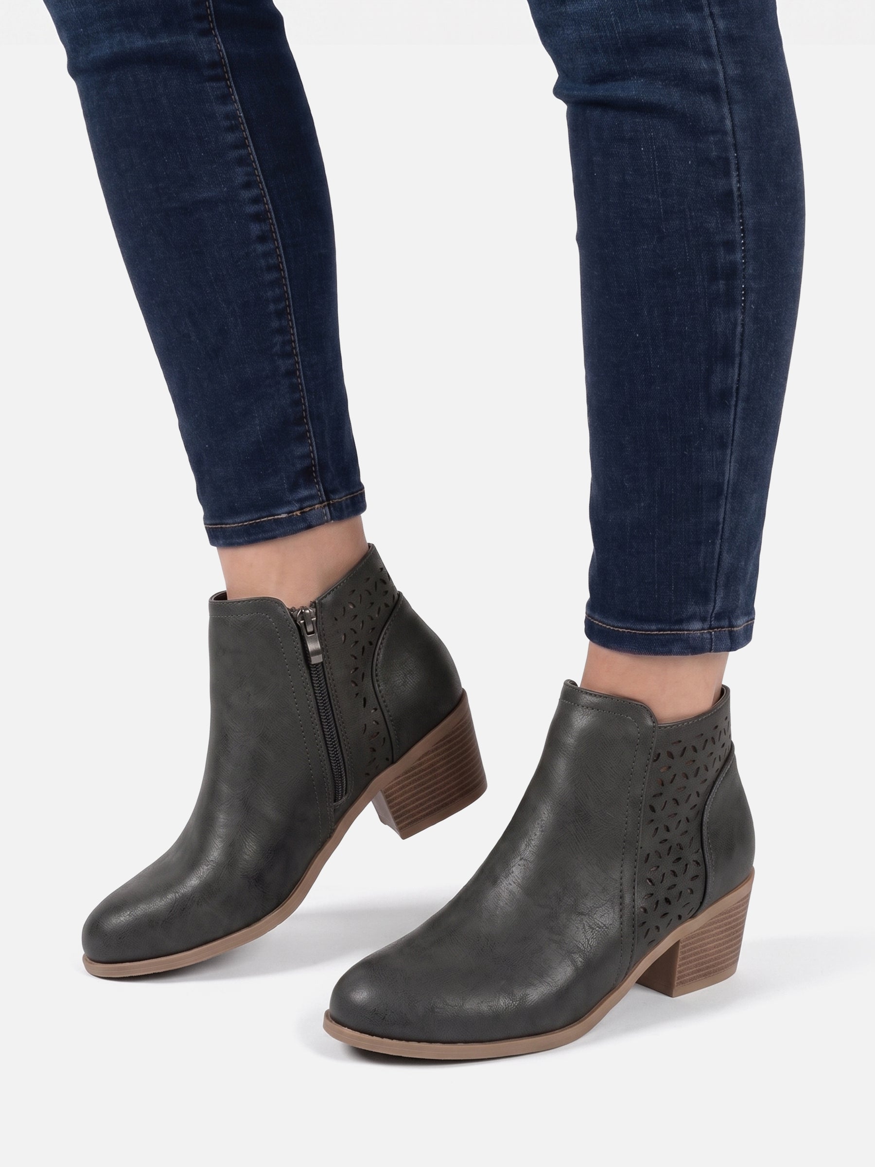 Bottines Femme Orthopédiques en Cuir Ajourées à Talon Carré