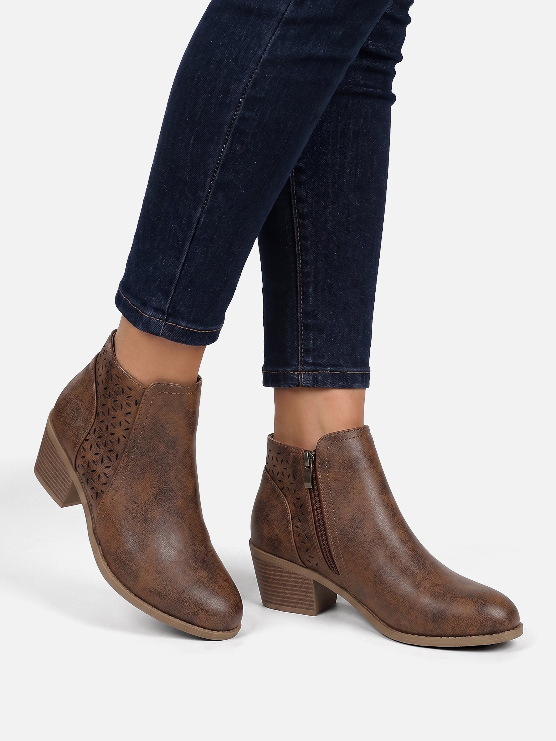 Bottines Femme Orthopédiques en Cuir Ajourées à Talon Carré