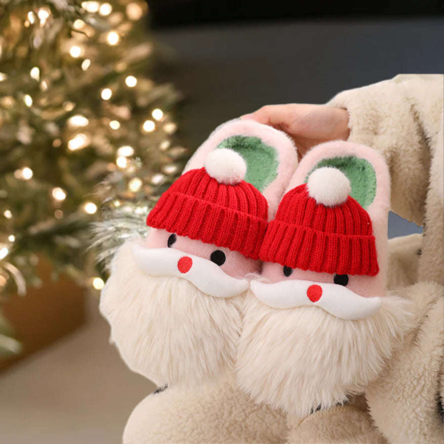 Chaussons Luffy Père Noël avec barbe et chapeau en peluche