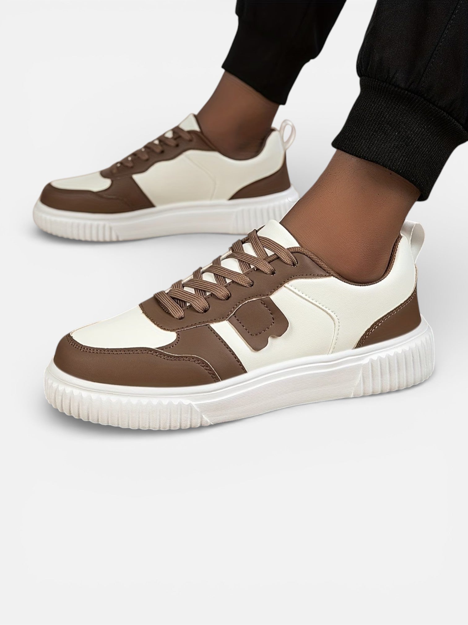 Baskets basses à lacets bout rond pour femme