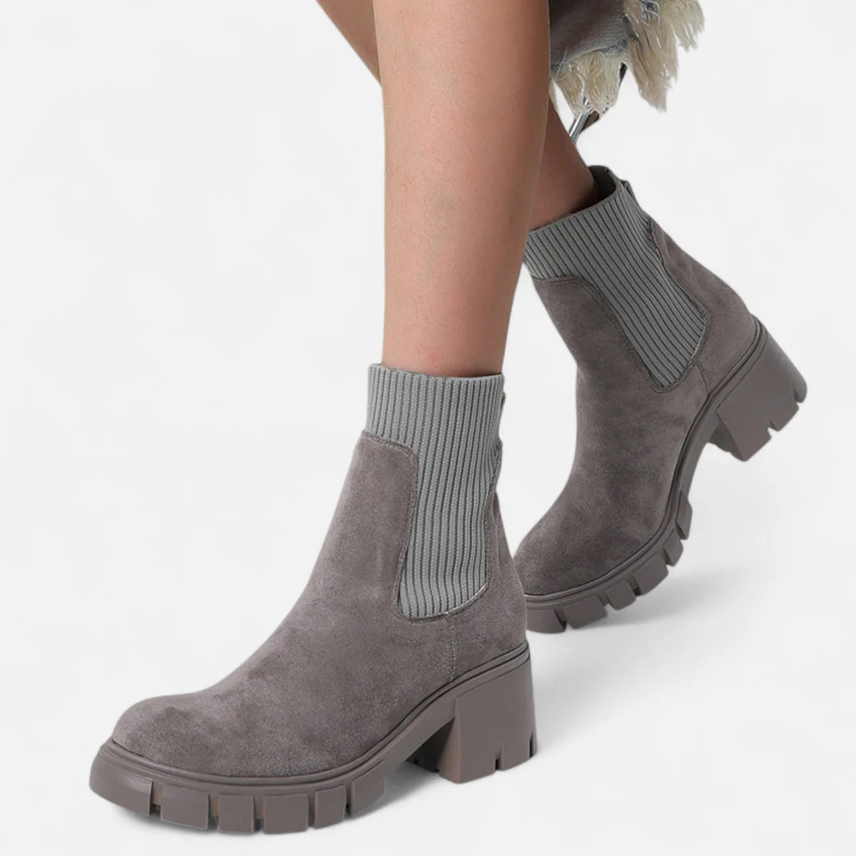 Bottes chelsea femme en daim – élégance sublimée