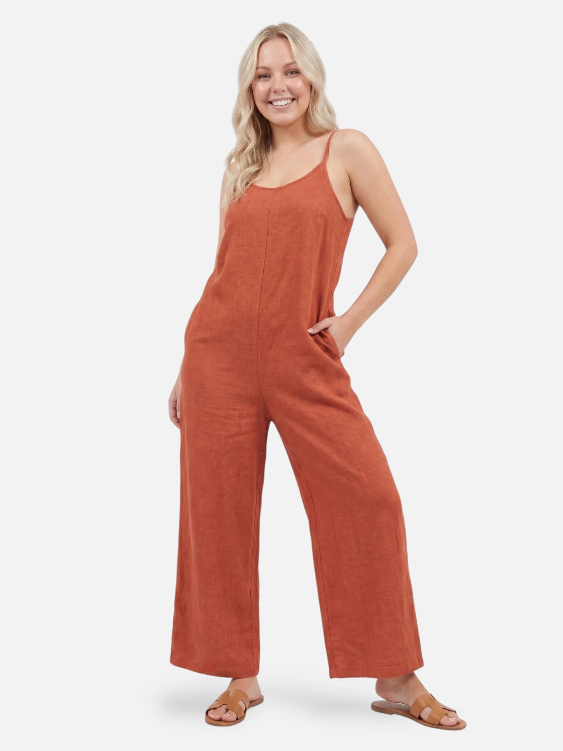 Flowy and lightweight women's jumpsuit with thin straps