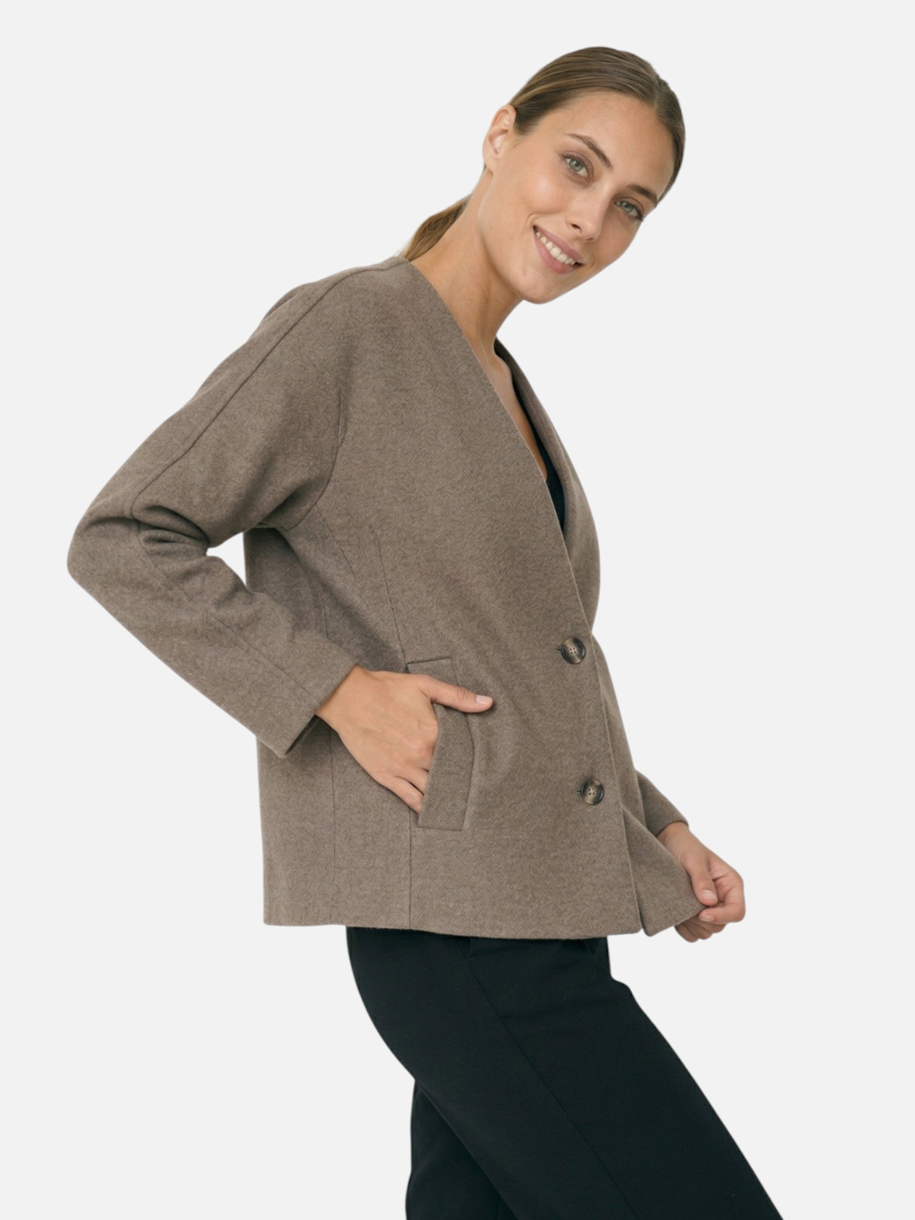 Blazer femme boutonné avec poches et col V – style moderne