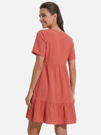 Vestido corto con cuello en V – estilo bohemio y corte amplio
