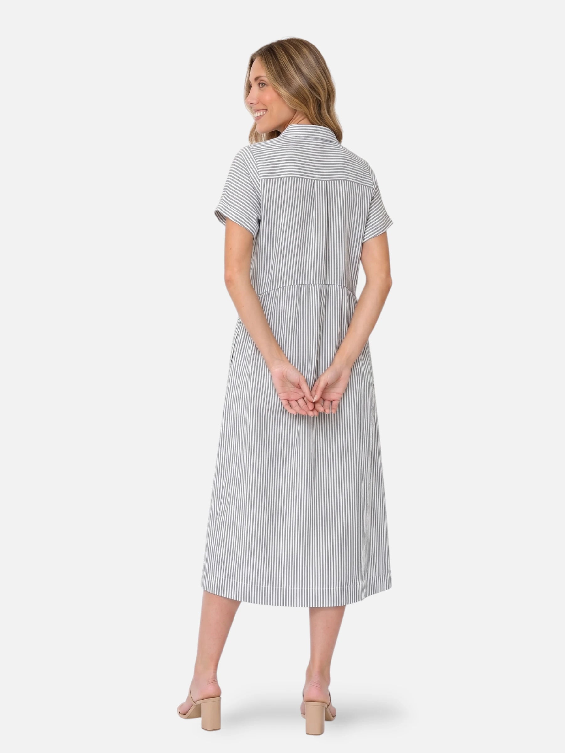 Vestido camisa midi a rayas – cuello de camisa y corte evasé