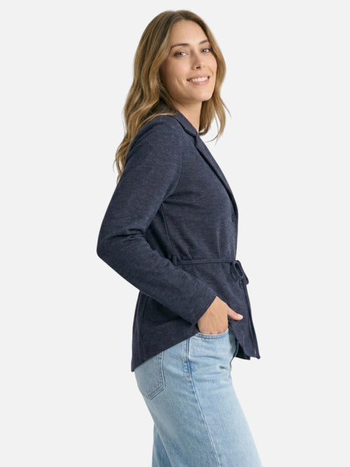Blazer de mujer azul marino con cinturón – estilo moderno y refinado