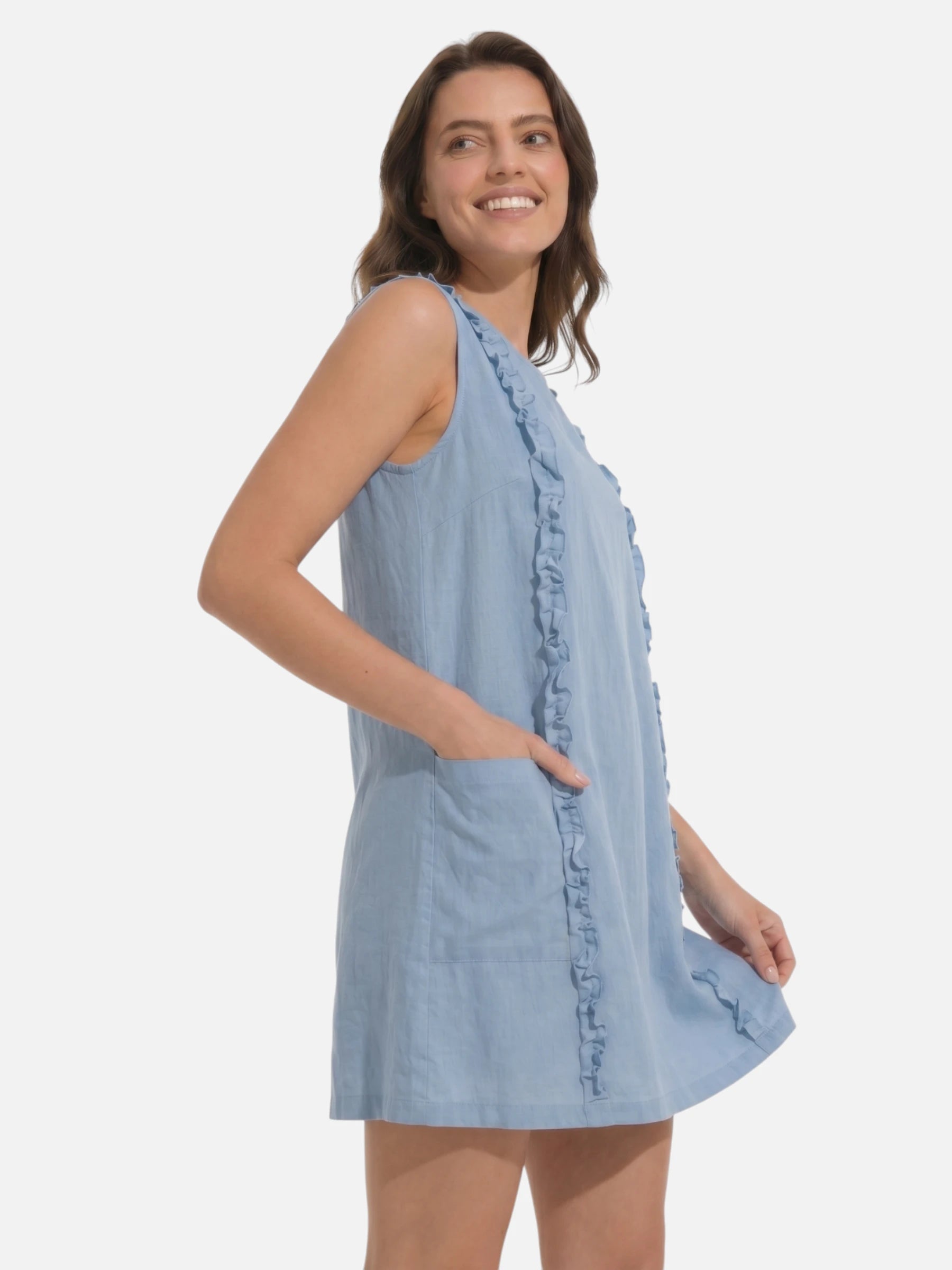 Vestido corto sin mangas con volantes verticales – estilo casual y bolsillos