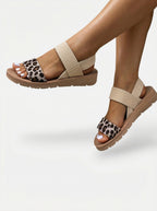 Sandales plates avec imprimé léopard et brides croisées pour femme