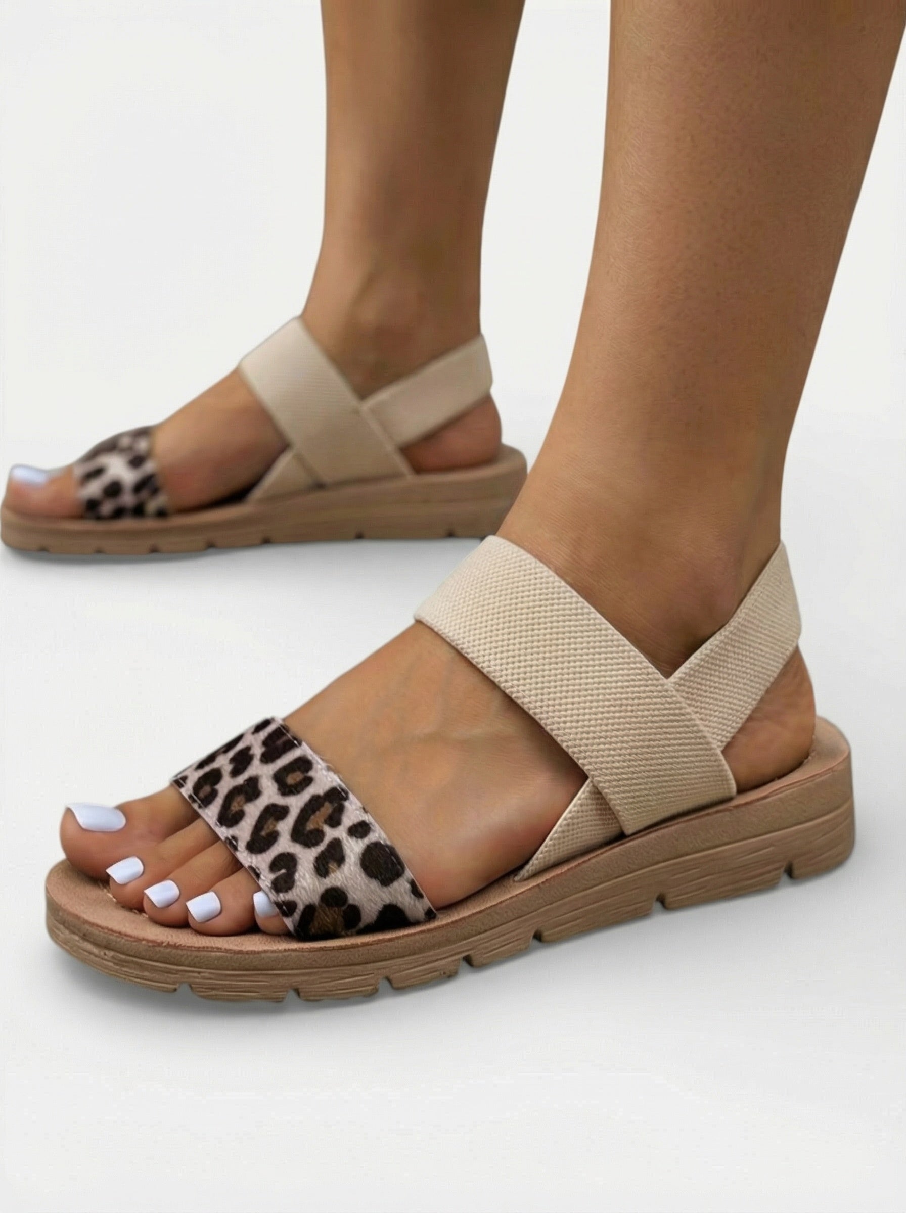 Sandales plates avec imprimé léopard et brides croisées pour femme