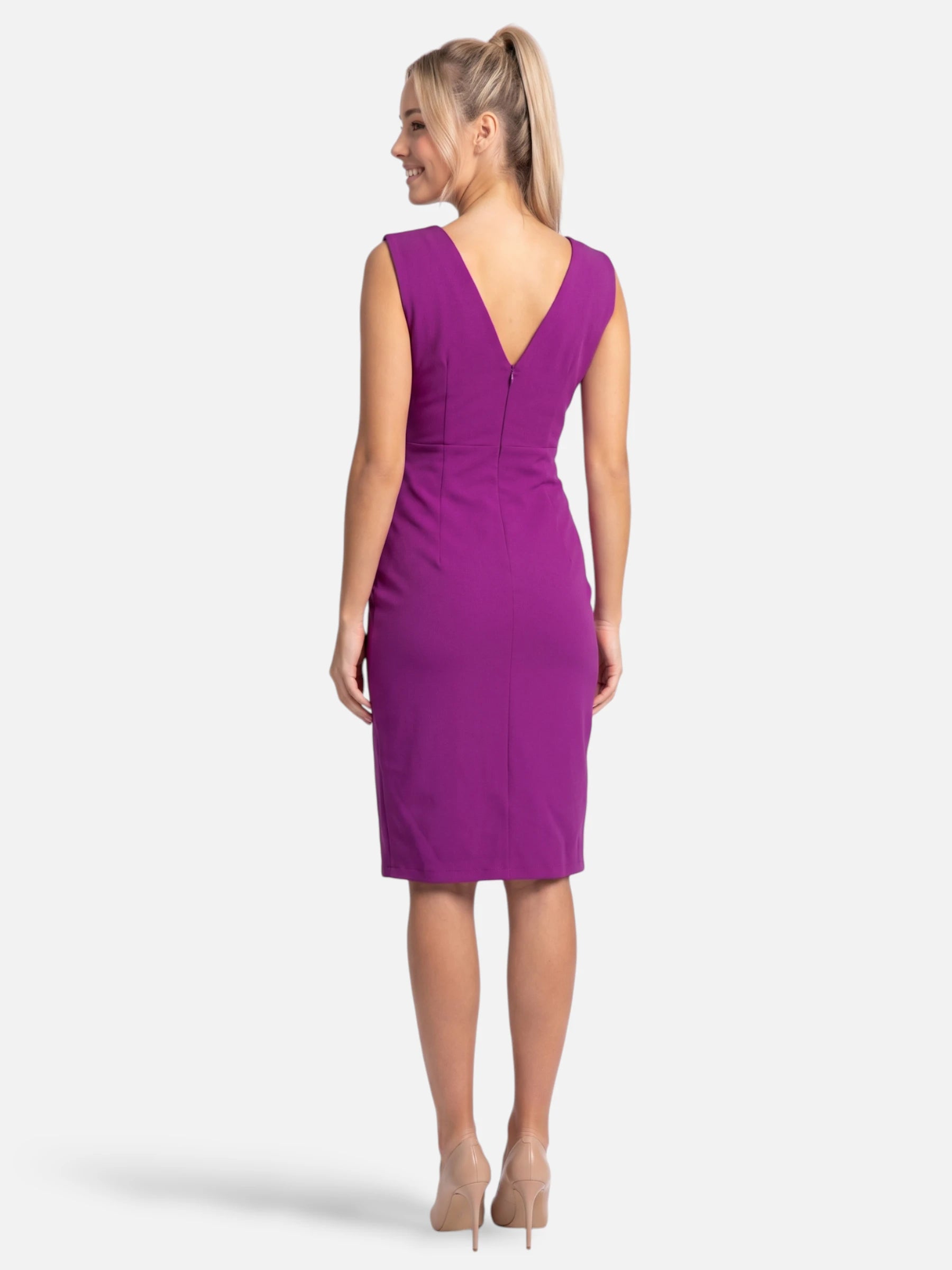 Robe fourreau col V drapé – fente asymétrique et taille froncée