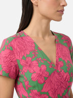 Robe longue portefeuille fleurie rose et vert manches courtes et ceinture nouée
