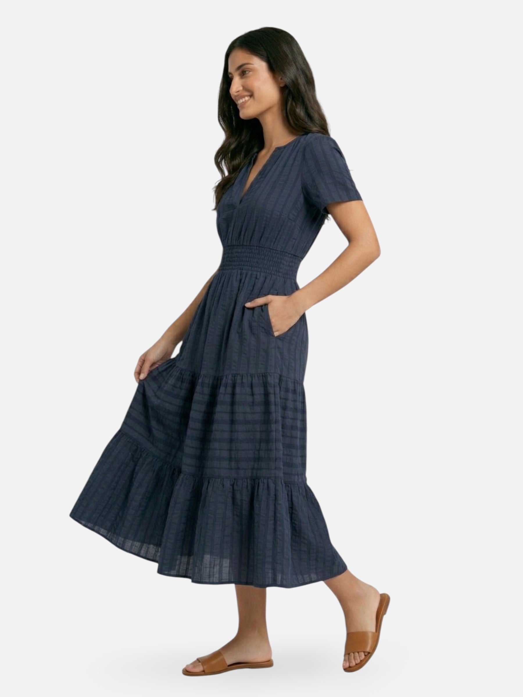 Vestido largo fluido de mujer con cintura fruncida elegante de verano