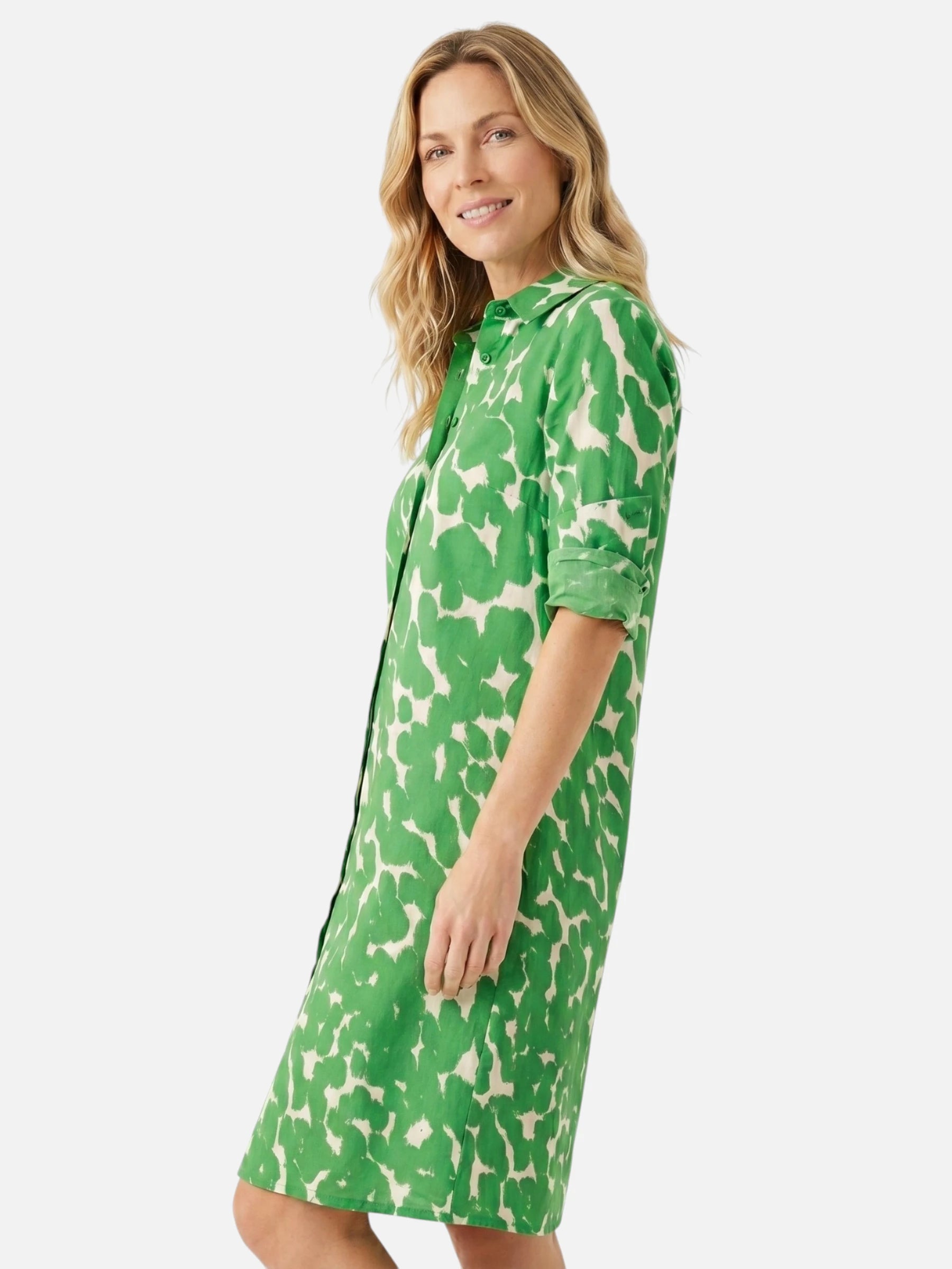 Robe chemise verte imprimé graphique et manches retroussées