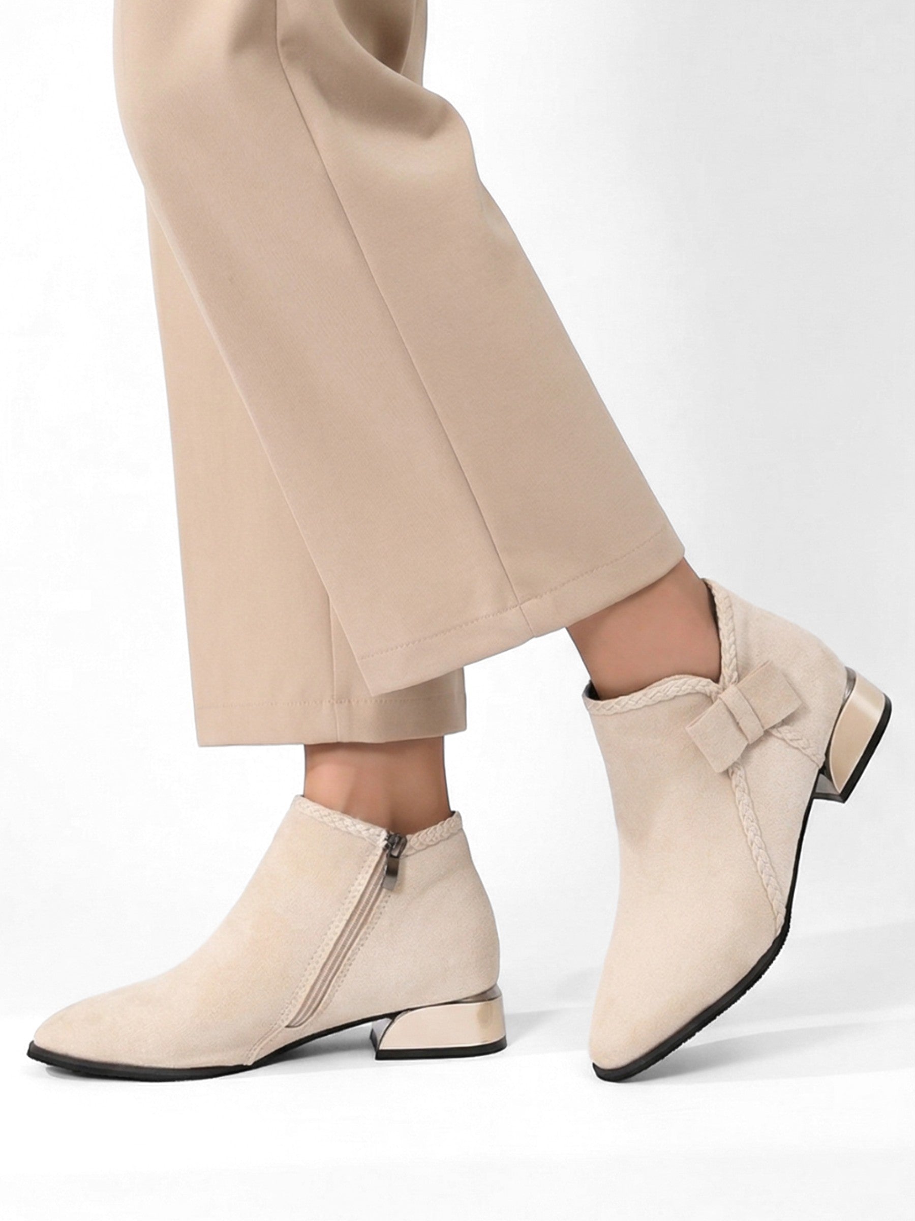 Elegant low-heeled ankle boots with zipper closure and decorative bow for women