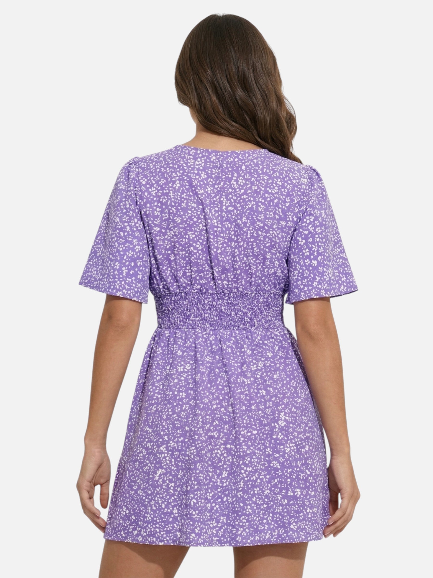 Robe femme courte fluide à imprimé avec col V et taille marquée