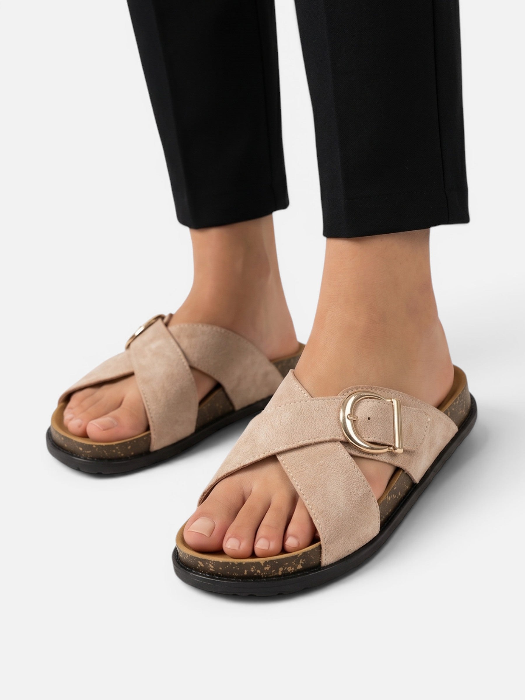 Sandales femme à brides croisées avec boucle et semelle confortable