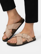 Sandales femme à brides croisées avec boucle et semelle confortable
