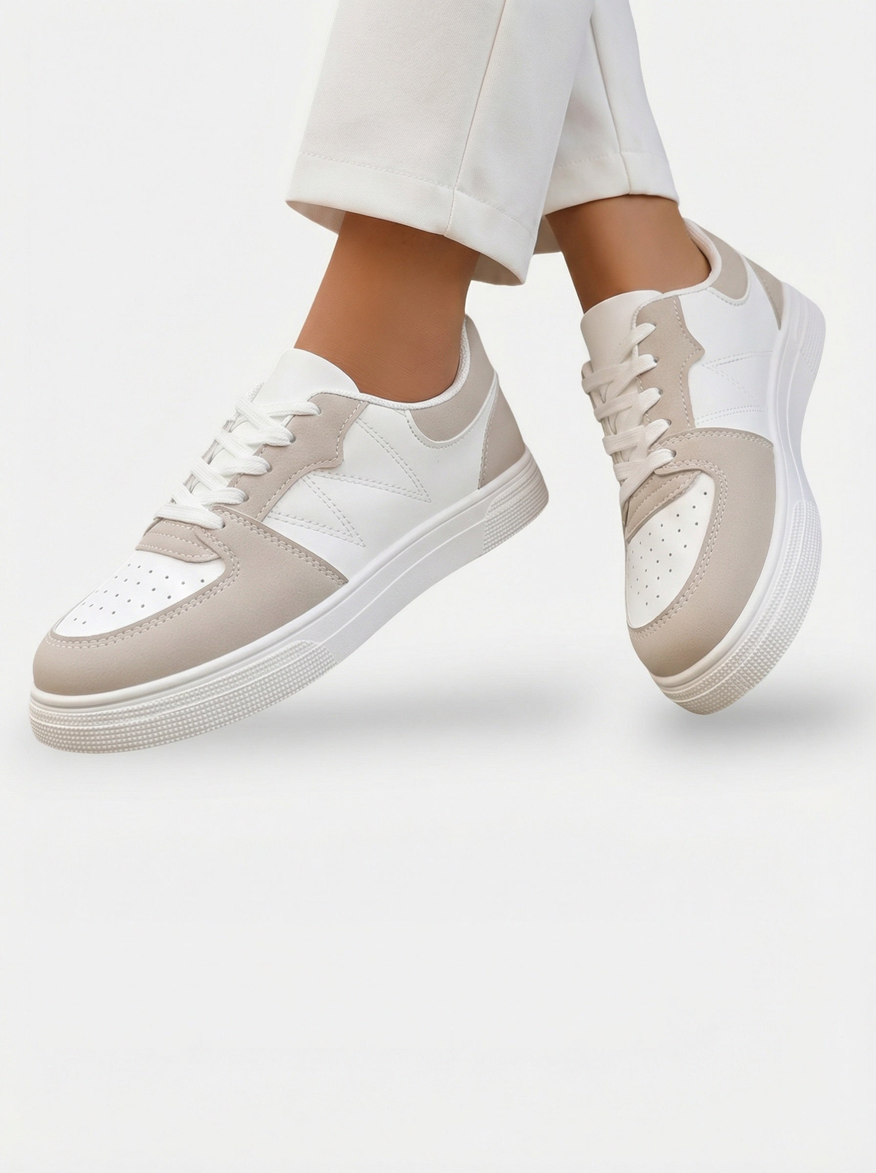 Baskets modernes à lacets avec semelle épaisse beige et blanc pour femme
