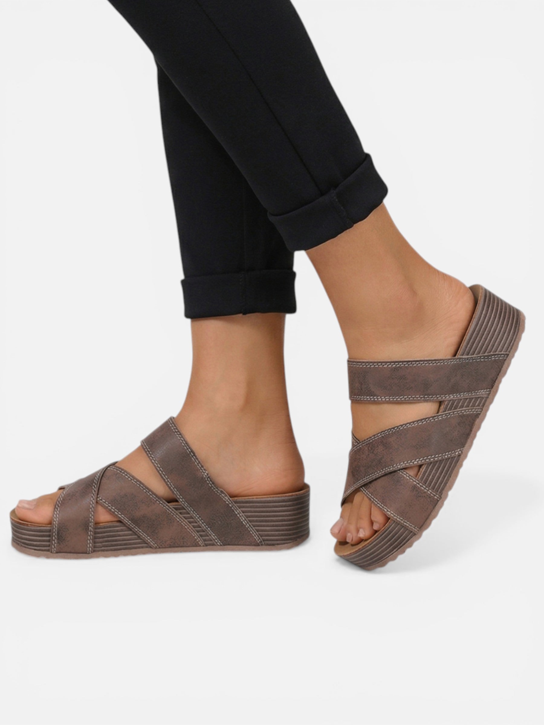 Comfortable wedge sandals for women with crossed straps and leather effect