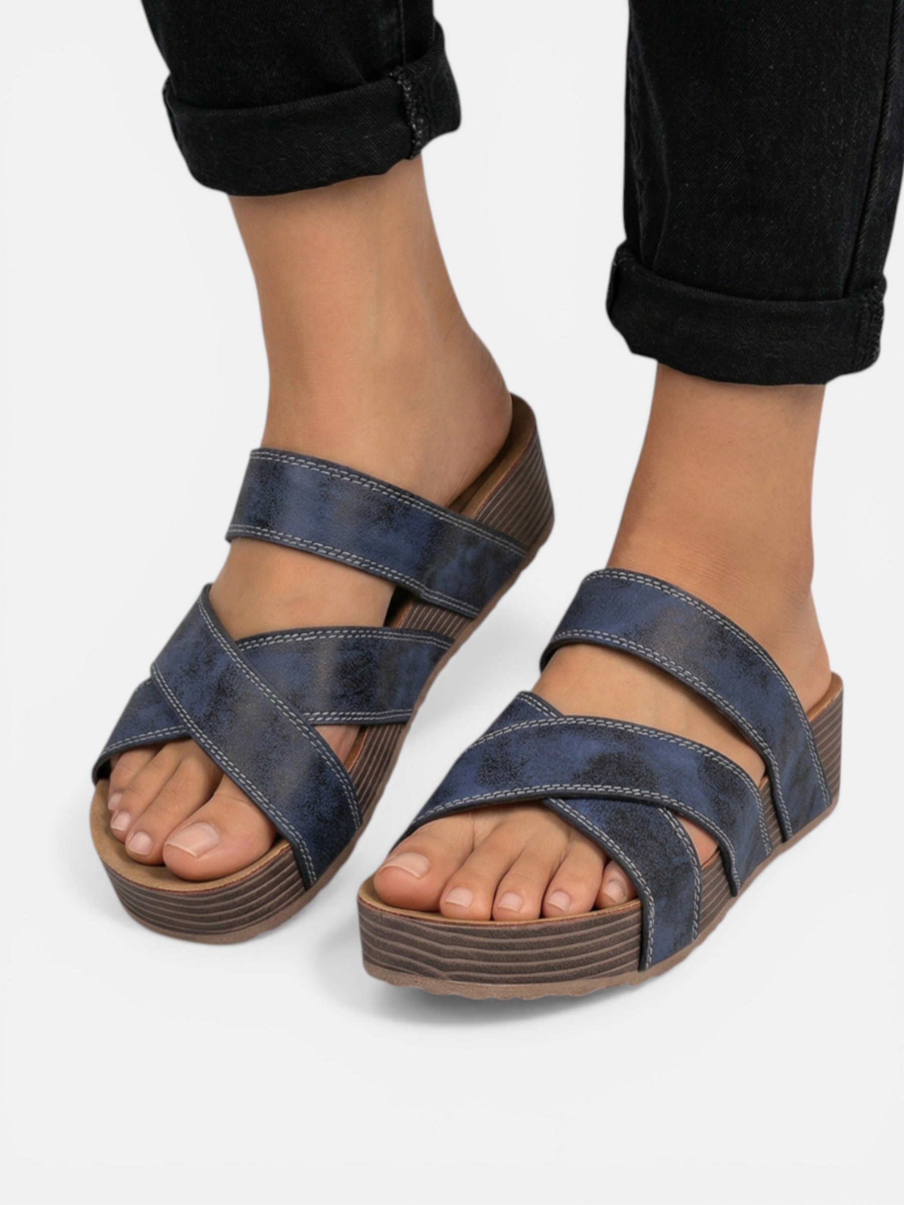 Sandales compensées confort femme à brides croisées effet cuir