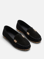 Mocasines elegantes y ligeros para mujer con detalle metálico
