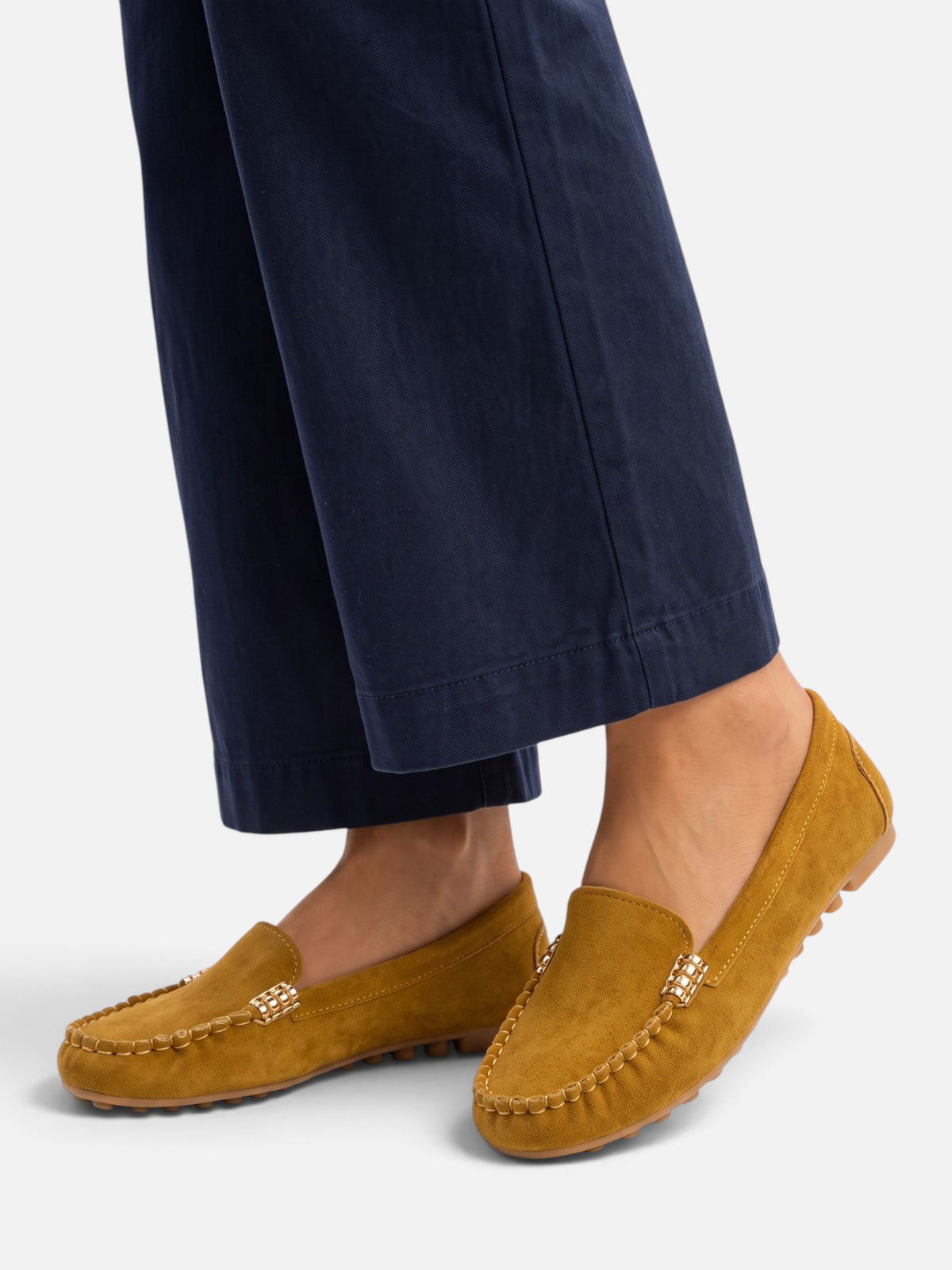 Mocasines elegantes y ligeros para mujer con detalle metálico