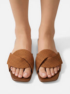 Sandales plates à brides croisées texturées style minimaliste pour femme