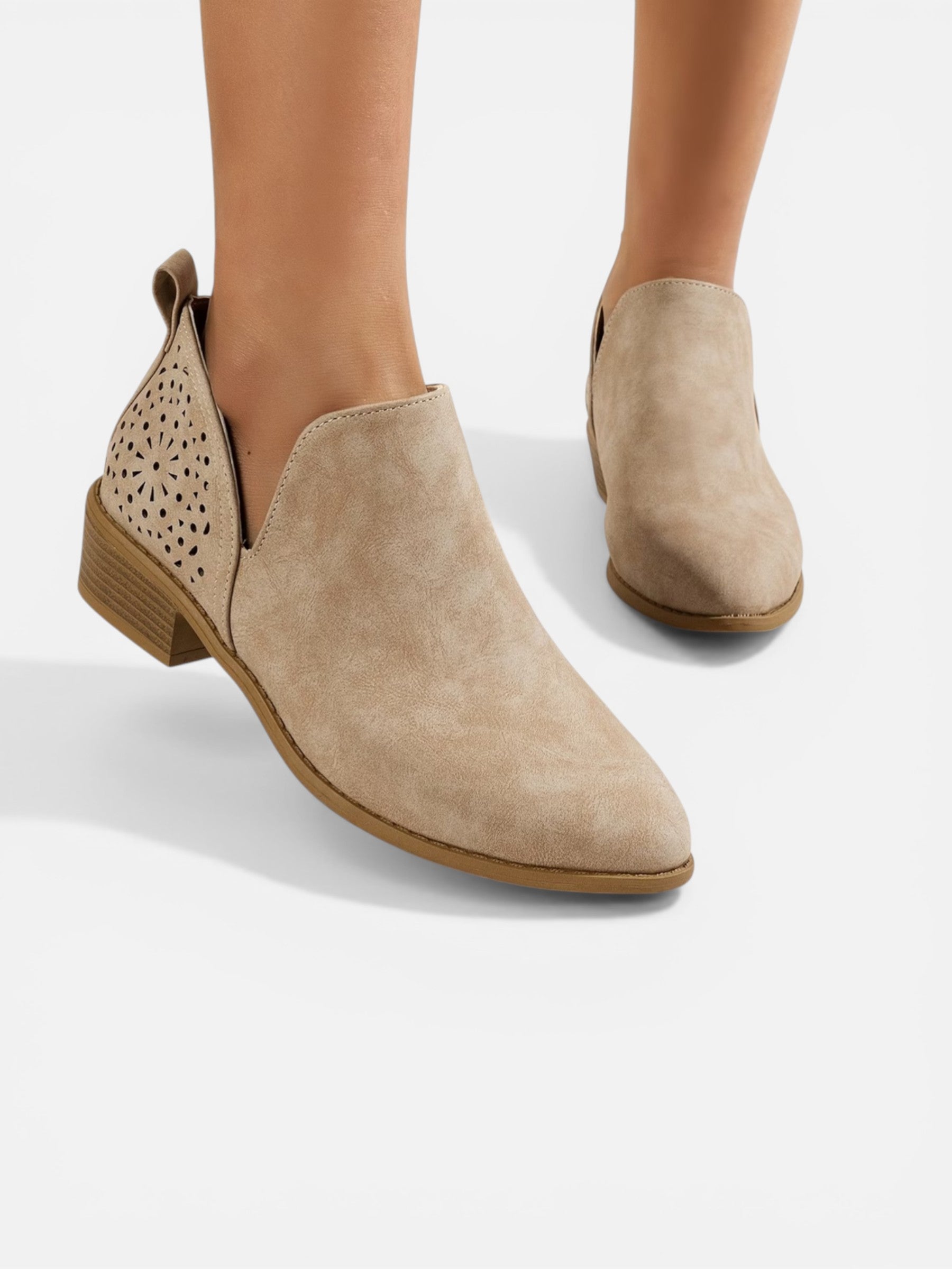 Bottines femme ajourées à talon bas confort style western